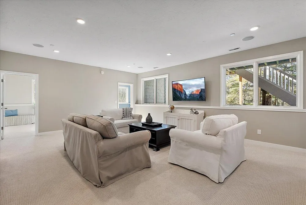 690 Dunegrass Circle Dr, Saugatuck, MI 49453