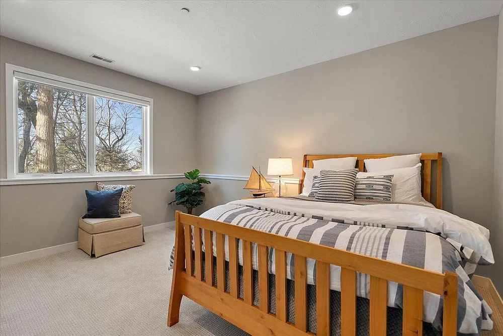 690 Dunegrass Circle Dr, Saugatuck, MI 49453
