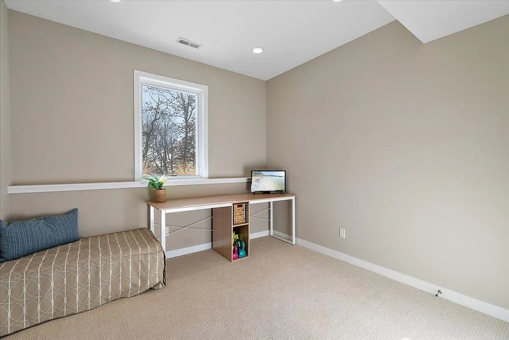 690 Dunegrass Circle Dr, Saugatuck, MI 49453