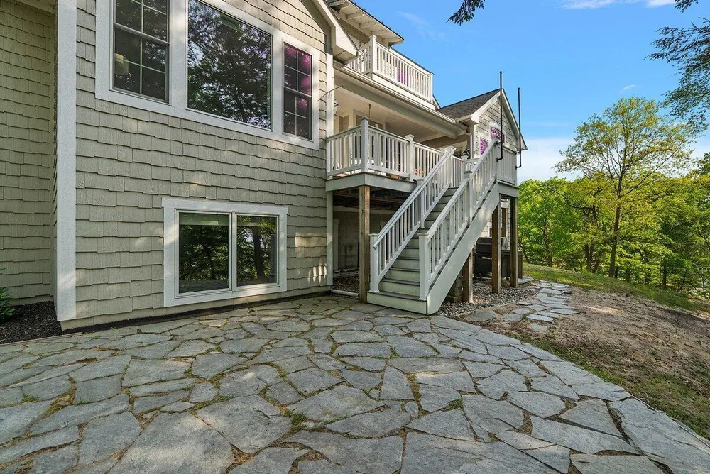 690 Dunegrass Circle Dr, Saugatuck, MI 49453