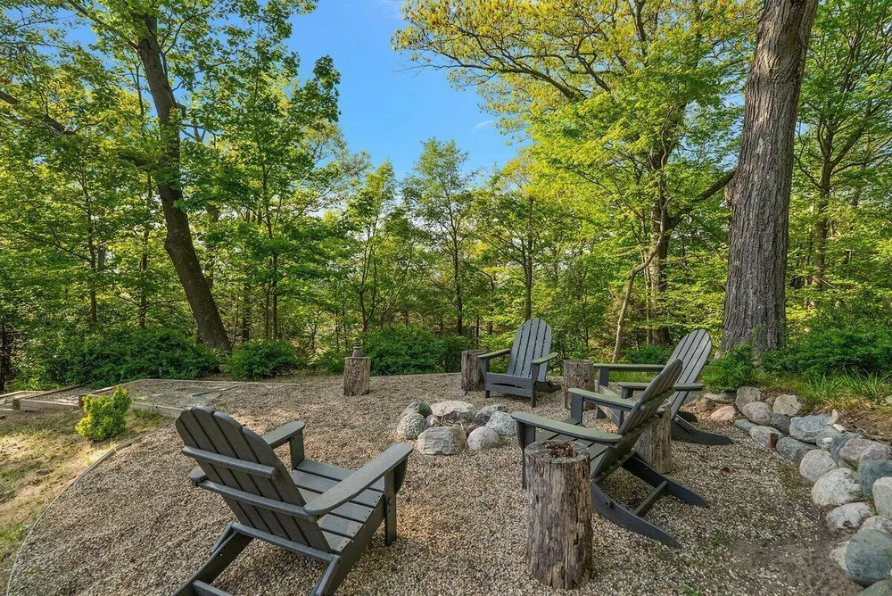 690 Dunegrass Circle Dr, Saugatuck, MI 49453