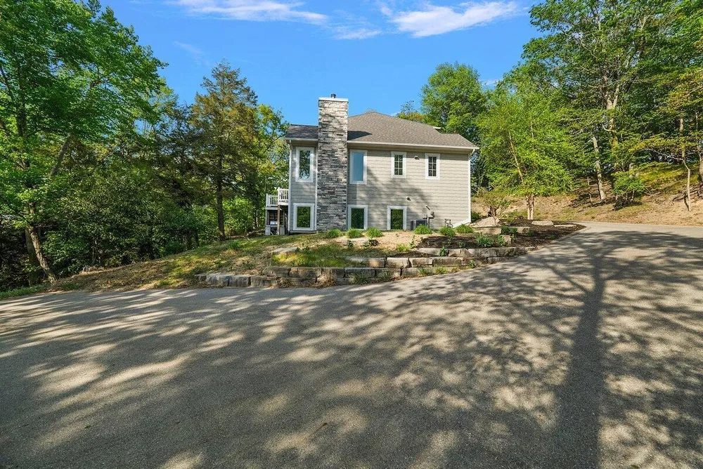 690 Dunegrass Circle Dr, Saugatuck, MI 49453