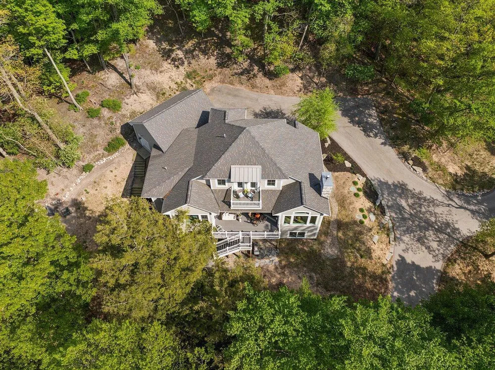 690 Dunegrass Circle Dr, Saugatuck, MI 49453