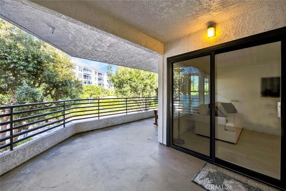 950 Cagney Ln, Newport Beach, CA 92663