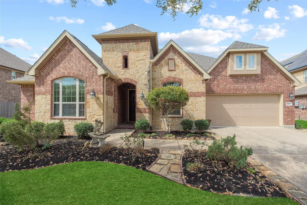 5811 Green Meadows Ln, Katy, TX 77493