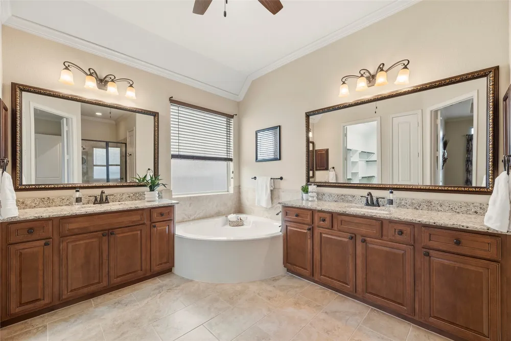 5811 Green Meadows Ln, Katy, TX 77493
