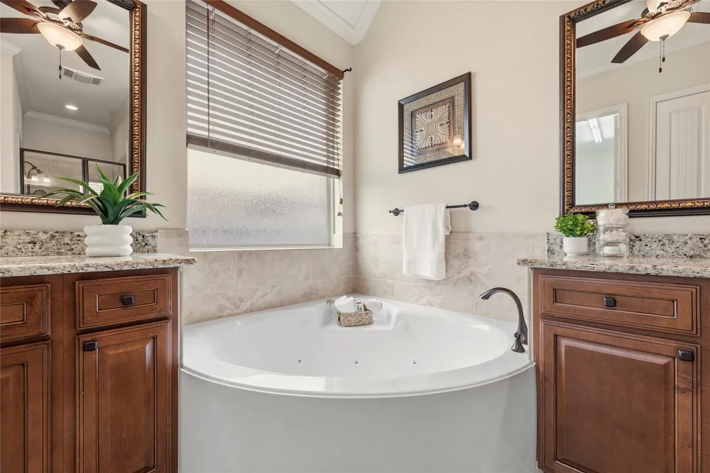 5811 Green Meadows Ln, Katy, TX 77493