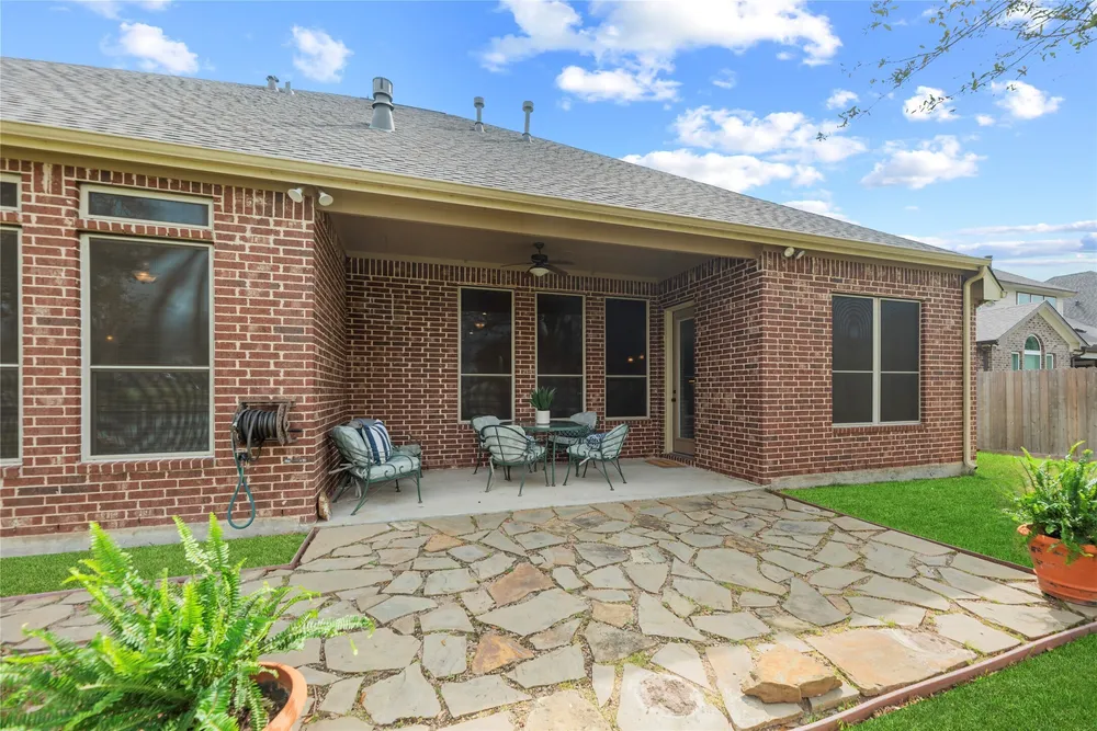5811 Green Meadows Ln, Katy, TX 77493