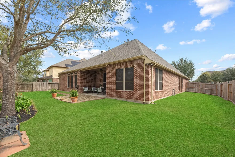 5811 Green Meadows Ln, Katy, TX 77493
