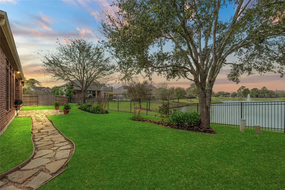 5811 Green Meadows Ln, Katy, TX 77493