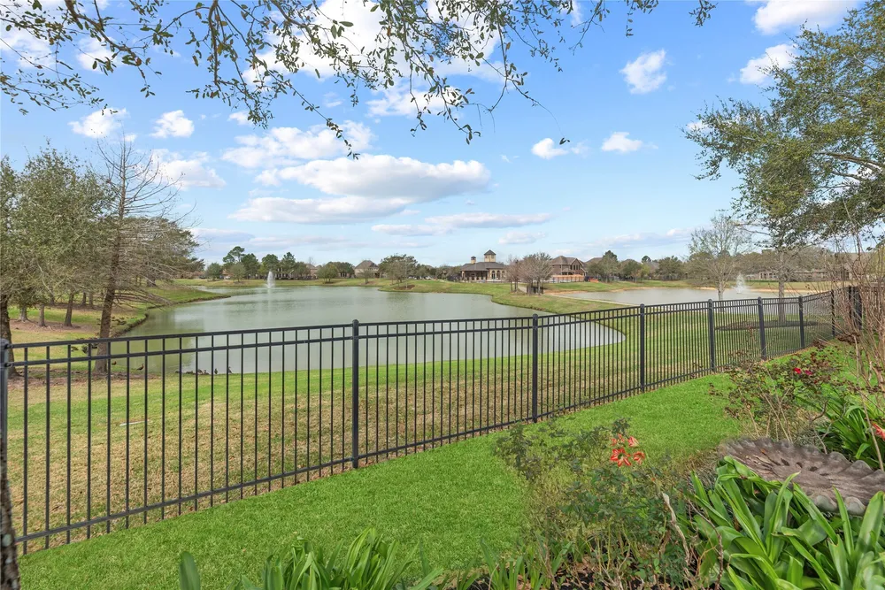 5811 Green Meadows Ln, Katy, TX 77493