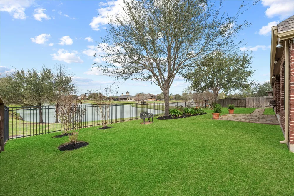 5811 Green Meadows Ln, Katy, TX 77493