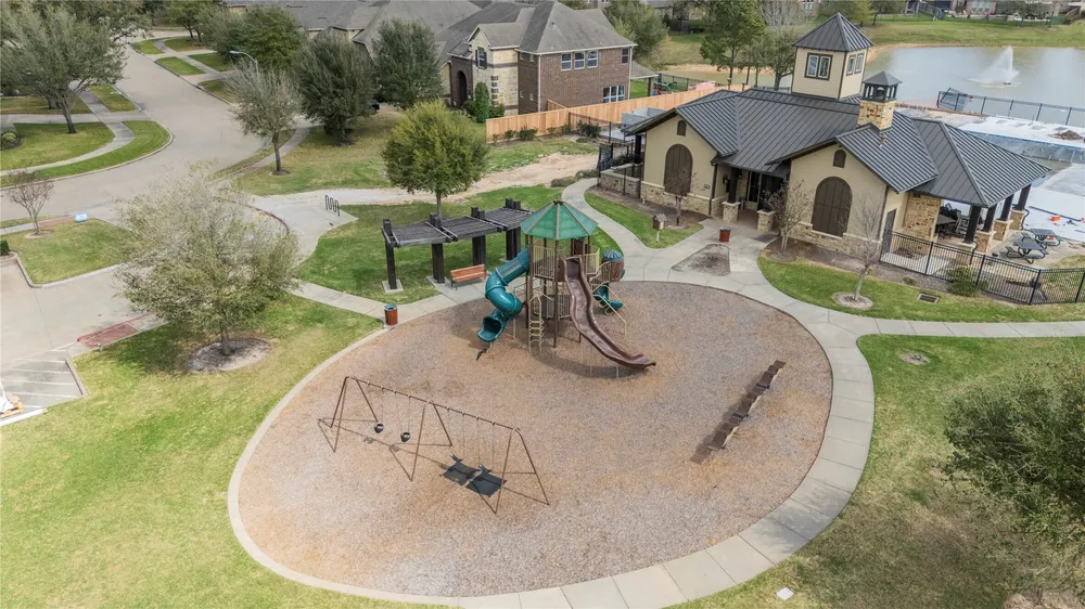 5811 Green Meadows Ln, Katy, TX 77493