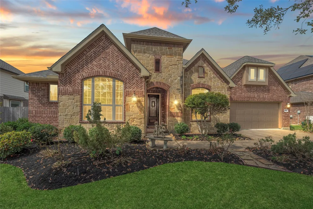 5811 Green Meadows Ln, Katy, TX 77493