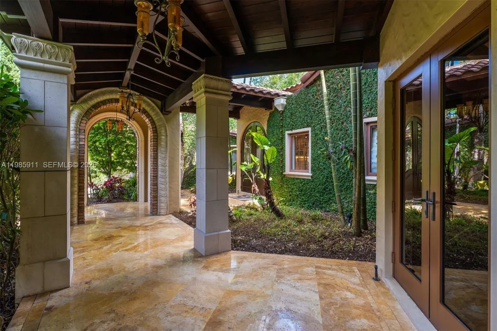 6201 SW 96th St, Pinecrest, FL 33156