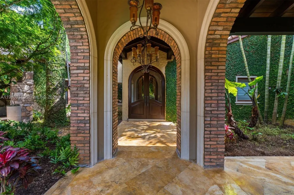 6201 SW 96th St, Pinecrest, FL 33156