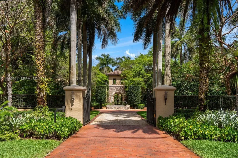 6201 SW 96th St, Pinecrest, FL 33156