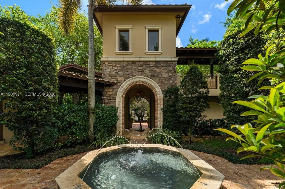6201 SW 96th St, Pinecrest, FL 33156