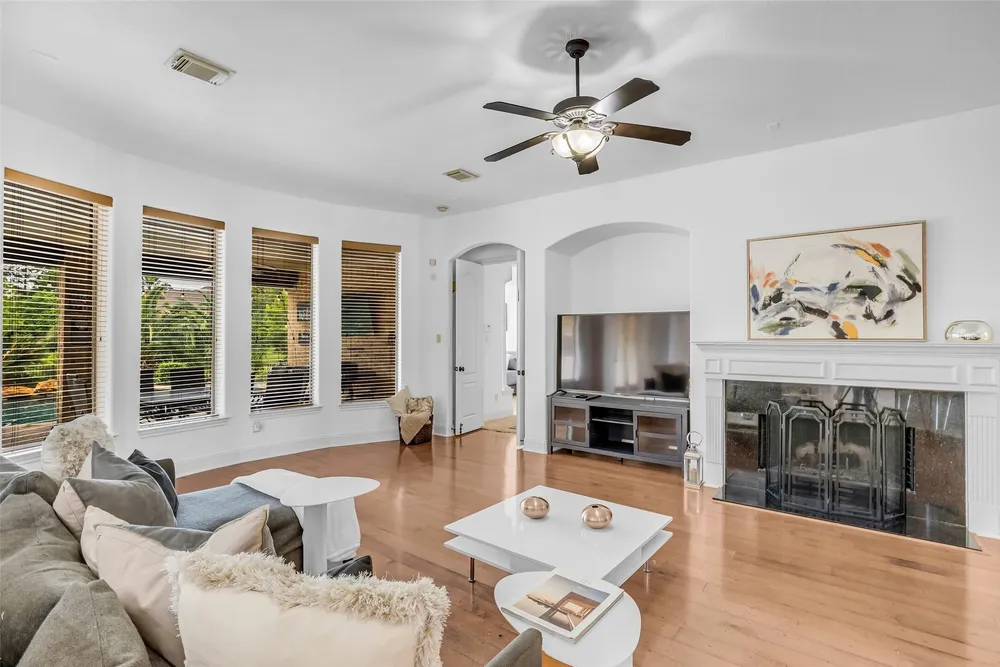 3 Mosaic Point Pl, Spring, TX 77389