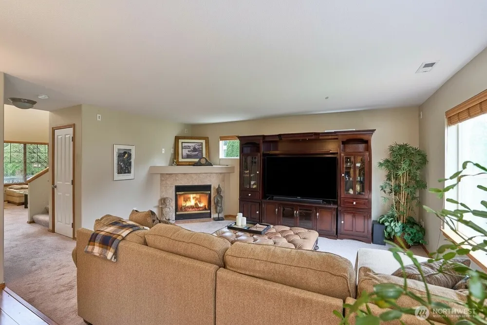 16637 SE 261st St, Covington, WA 98042