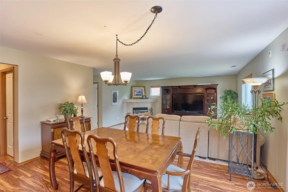 16637 SE 261st St, Covington, WA 98042