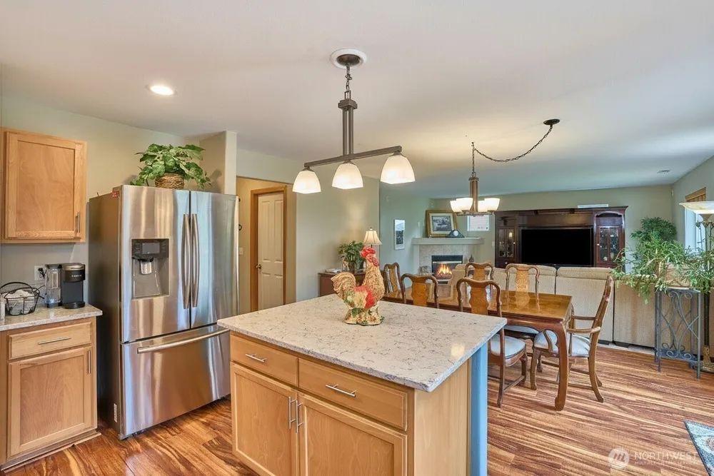 16637 SE 261st St, Covington, WA 98042