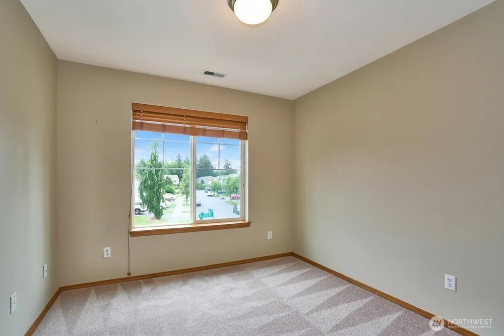 16637 SE 261st St, Covington, WA 98042