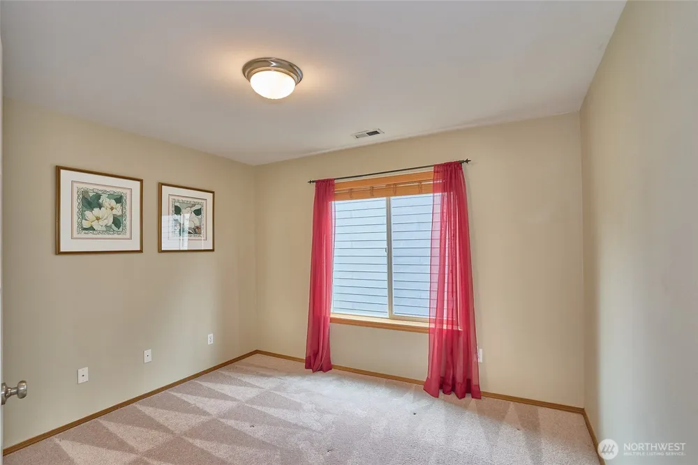 16637 SE 261st St, Covington, WA 98042