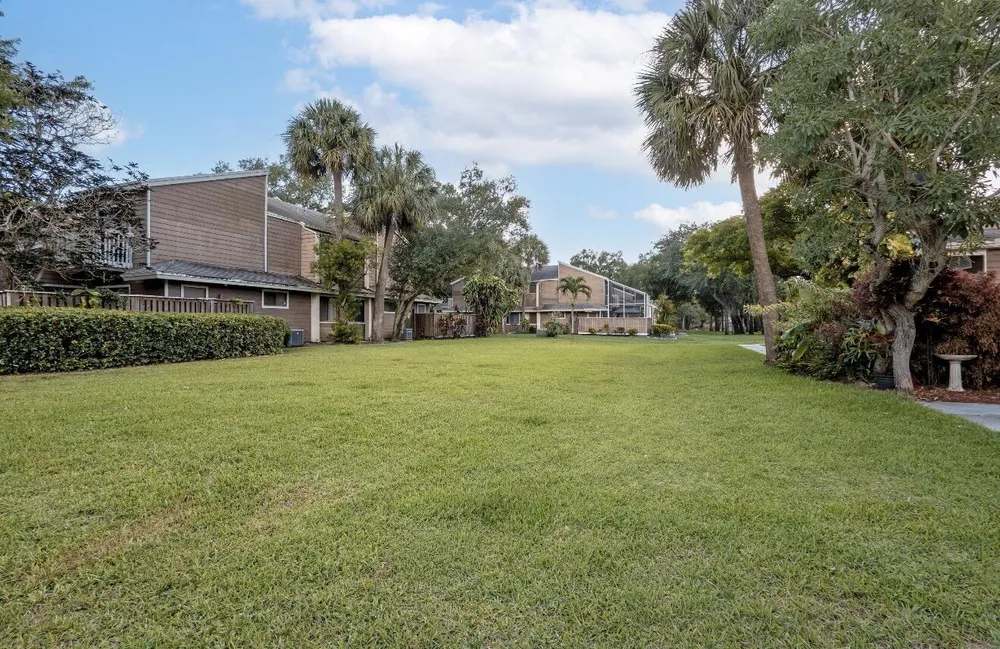 7125 Sportsmans Dr, North Lauderdale, FL 33068