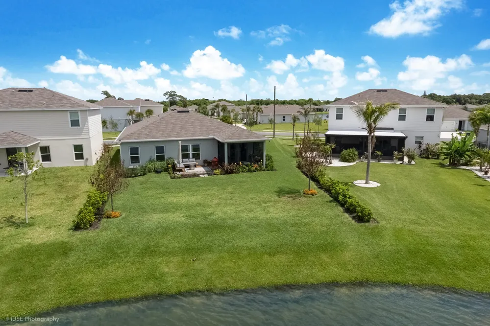 423 Acai Ln, Fort Pierce, FL 34981