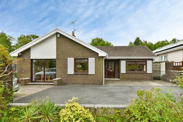 Hendre Road, Capel Hendre, Ammanford,...