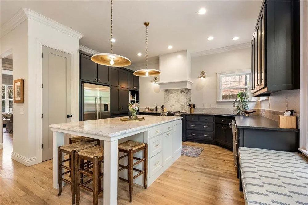 109 SE G Ct, Bentonville, AR 72712