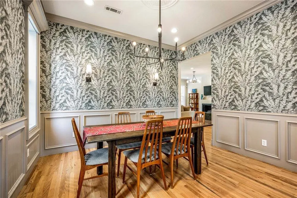 109 SE G Ct, Bentonville, AR 72712