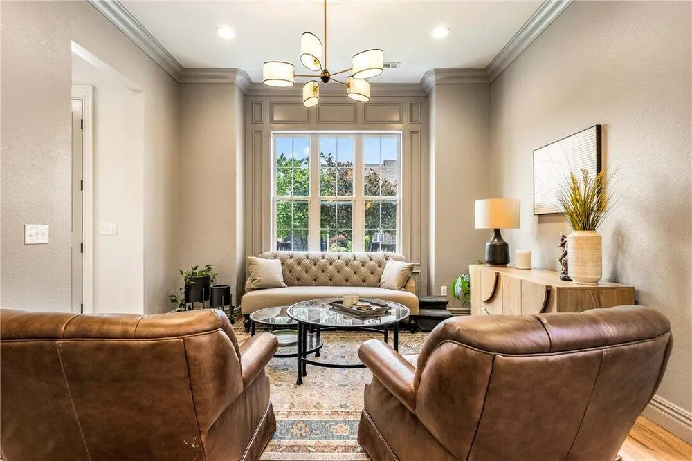109 SE G Ct, Bentonville, AR 72712