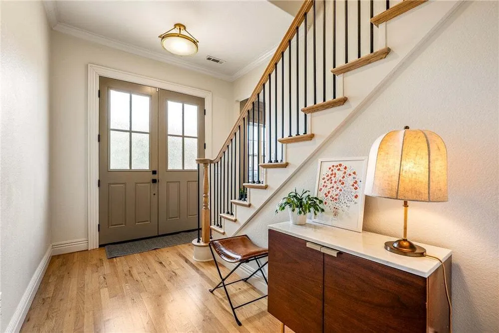 109 SE G Ct, Bentonville, AR 72712
