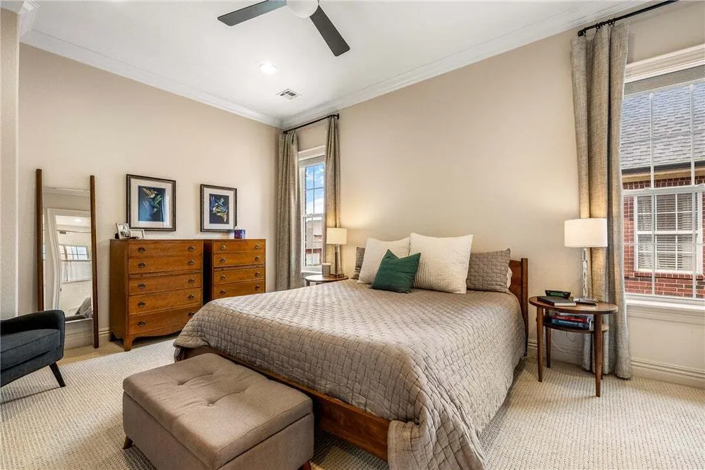 109 SE G Ct, Bentonville, AR 72712