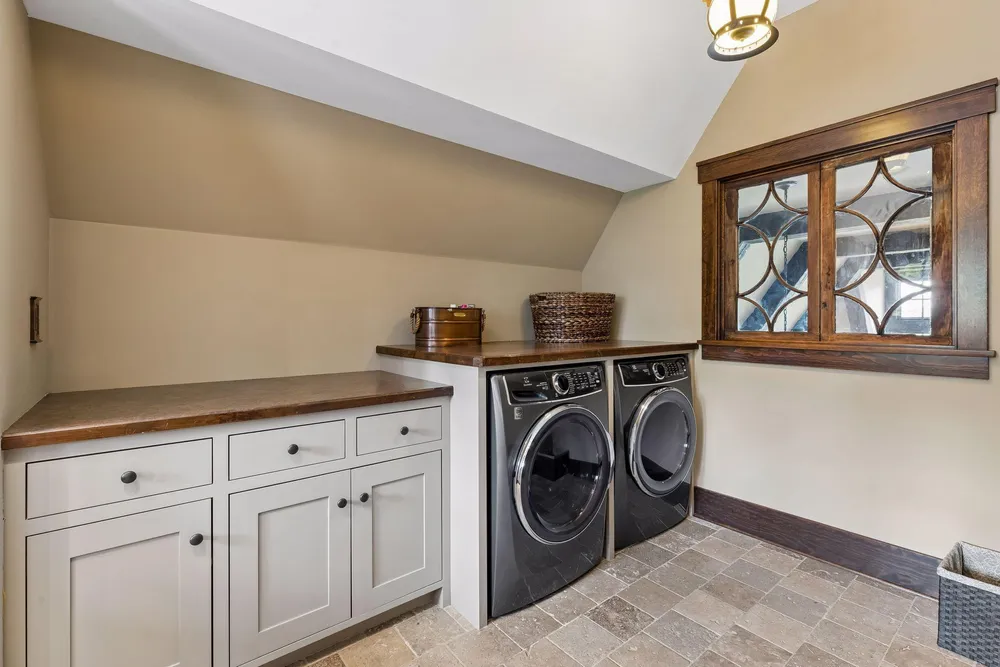 1610 Locust Hills Pl, Wayzata, MN 55391