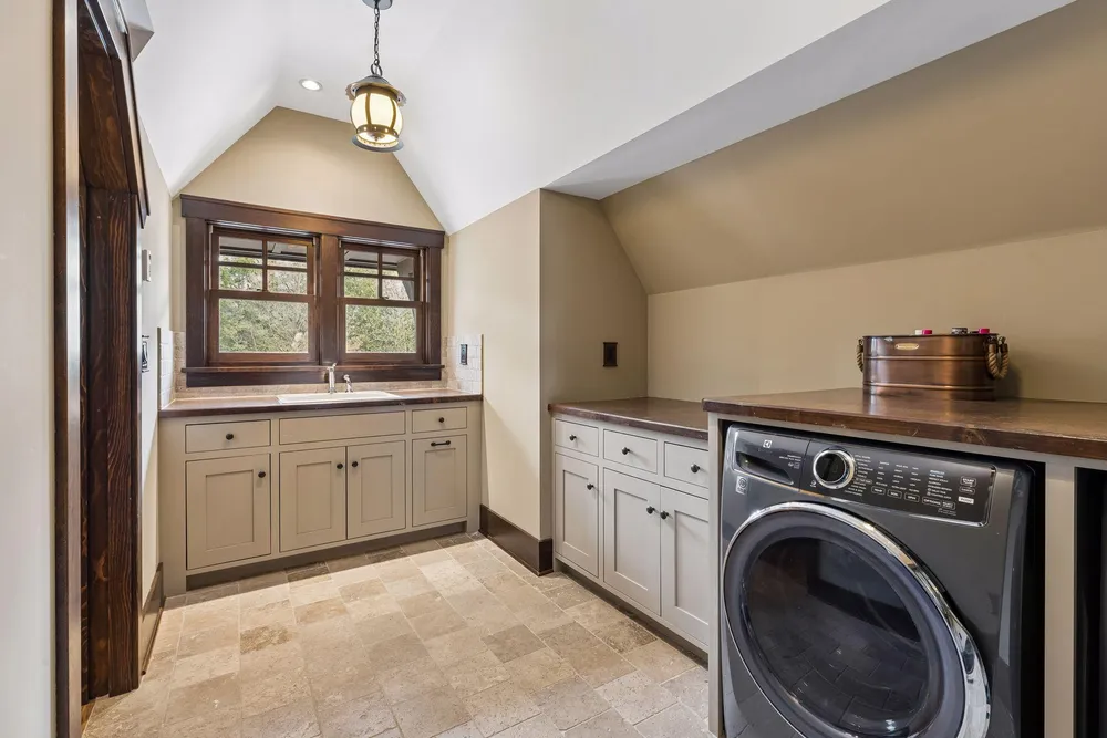 1610 Locust Hills Pl, Wayzata, MN 55391
