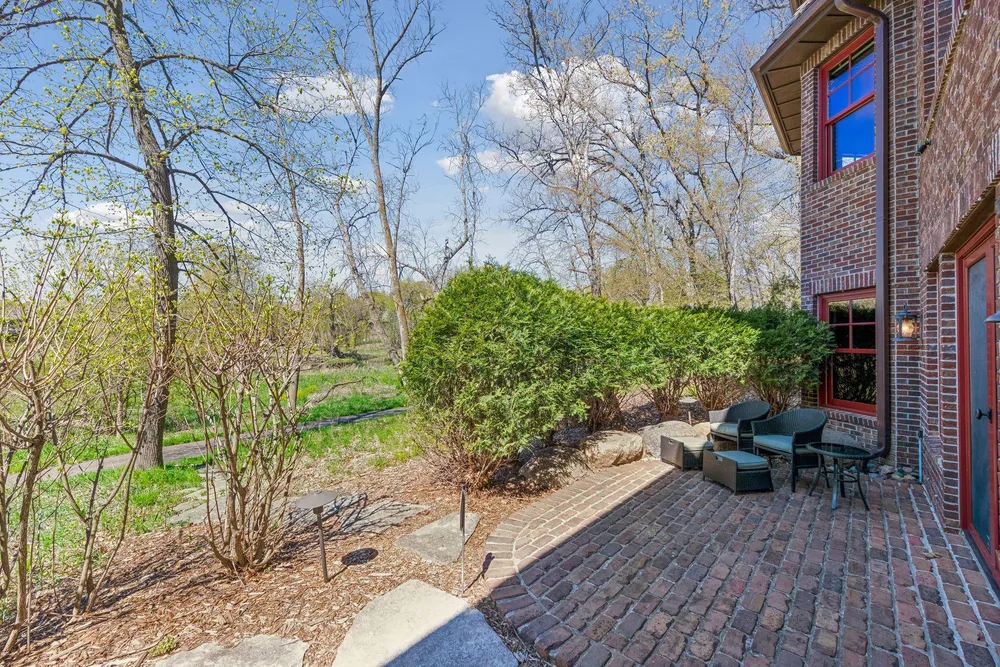 1610 Locust Hills Pl, Wayzata, MN 55391