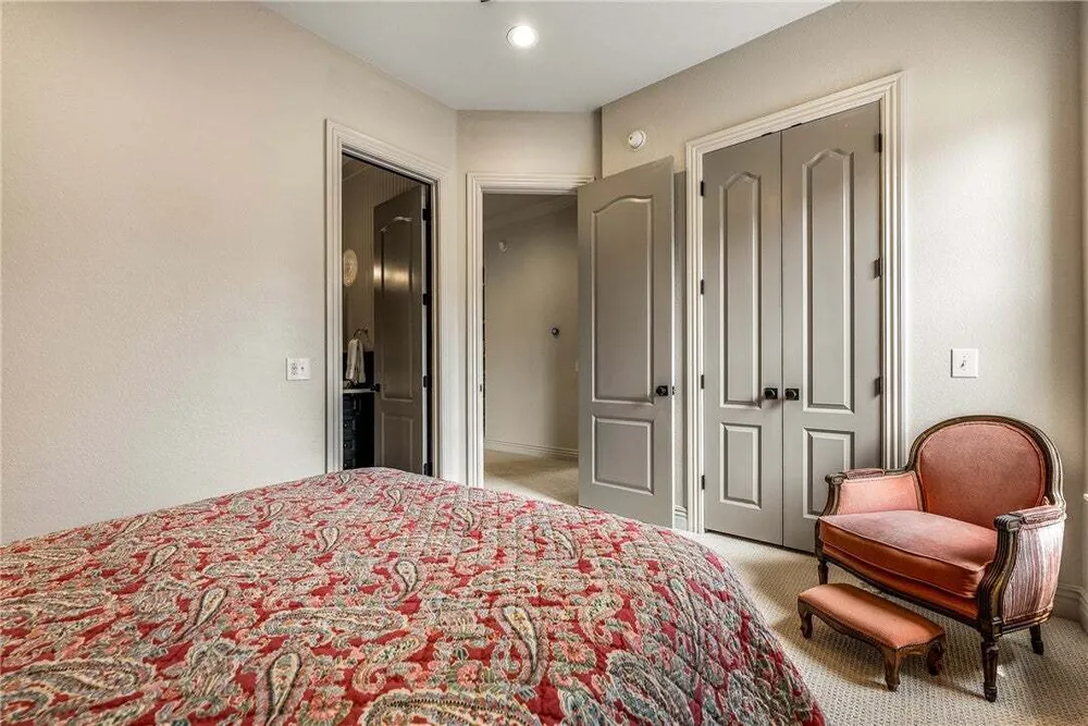 109 SE G Ct, Bentonville, AR 72712