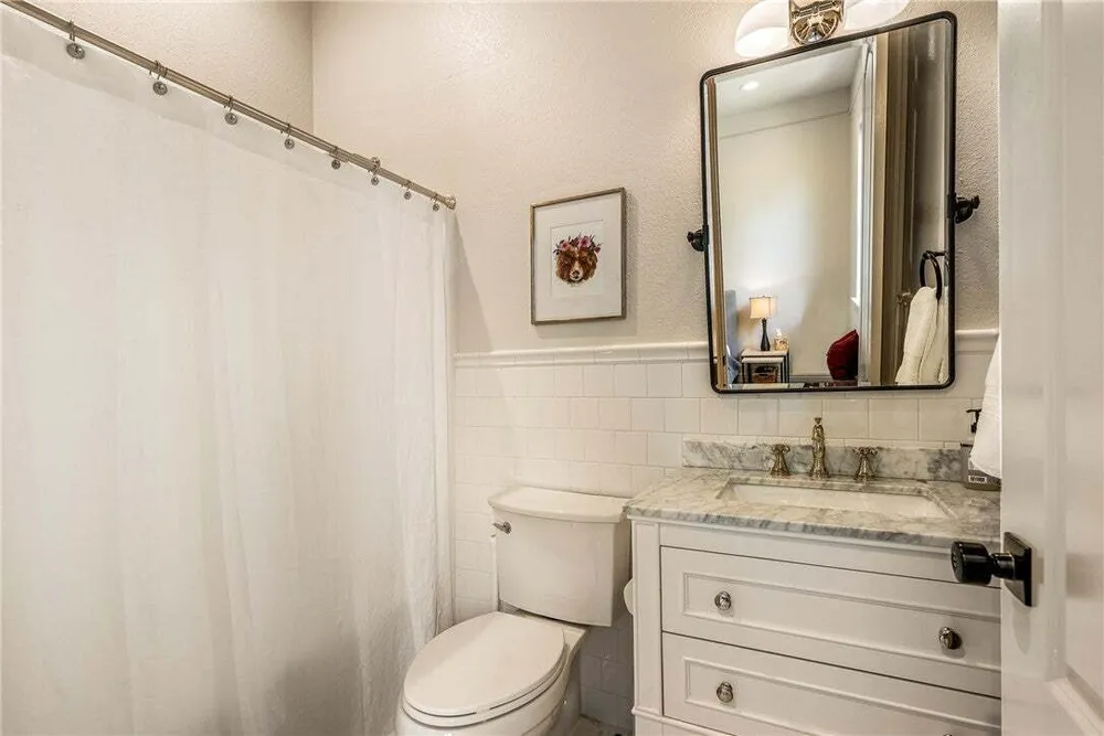 109 SE G Ct, Bentonville, AR 72712