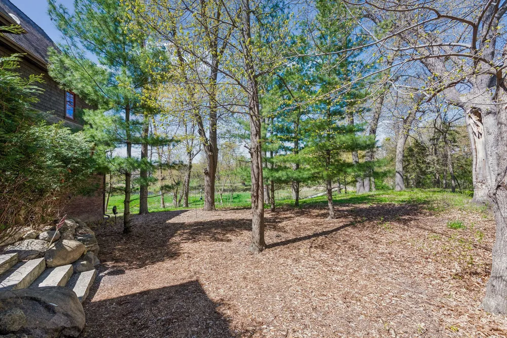 1610 Locust Hills Pl, Wayzata, MN 55391