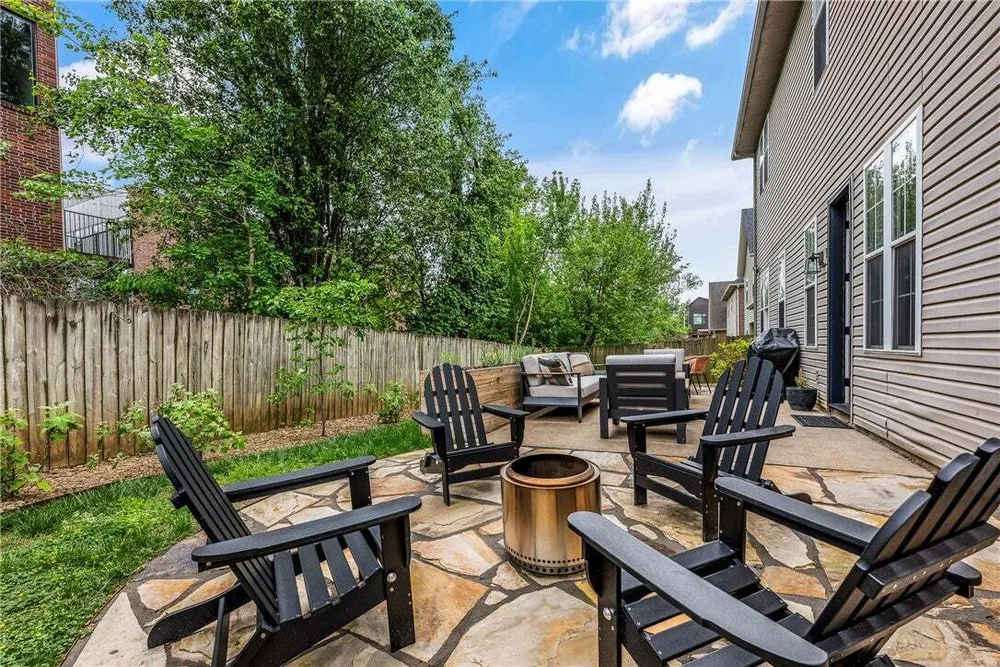 109 SE G Ct, Bentonville, AR 72712