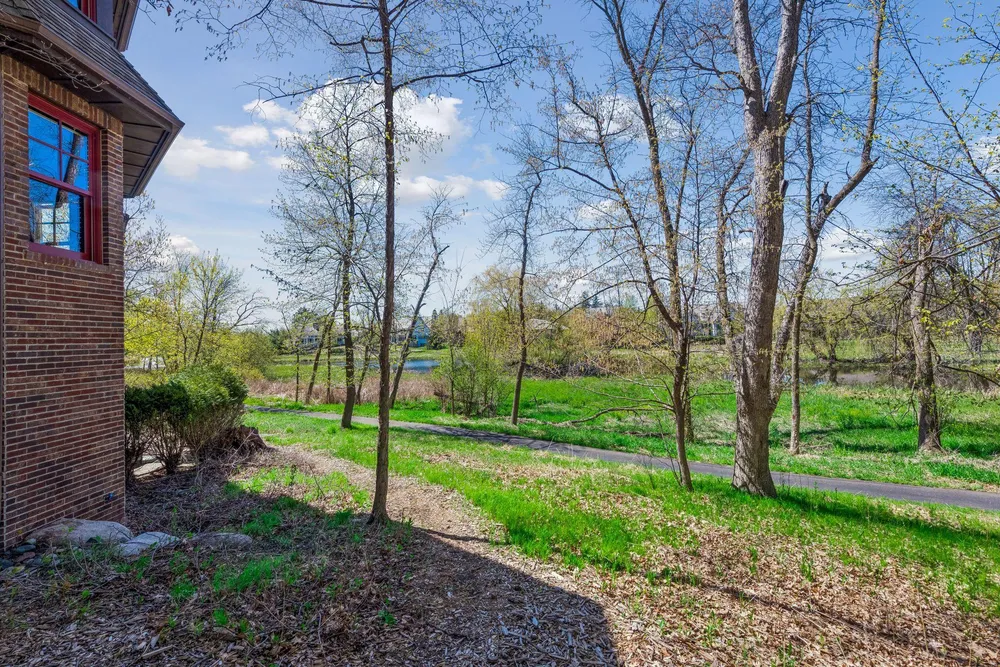 1610 Locust Hills Pl, Wayzata, MN 55391