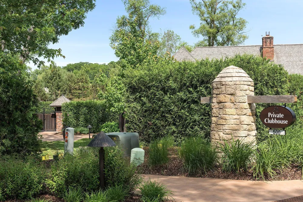 1610 Locust Hills Pl, Wayzata, MN 55391