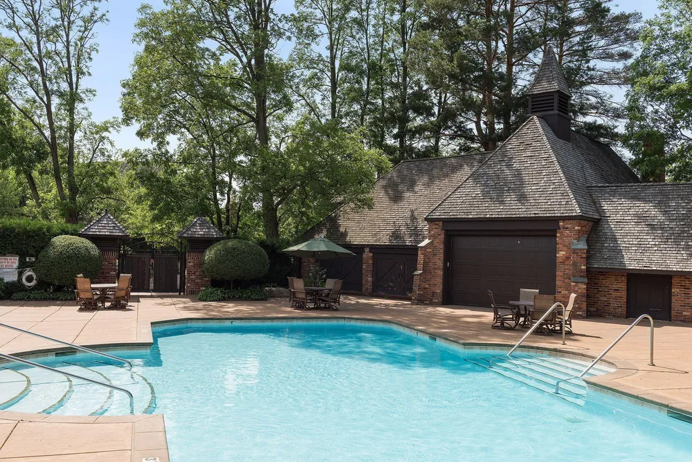 1610 Locust Hills Pl, Wayzata, MN 55391