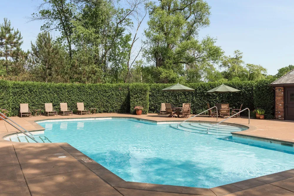 1610 Locust Hills Pl, Wayzata, MN 55391