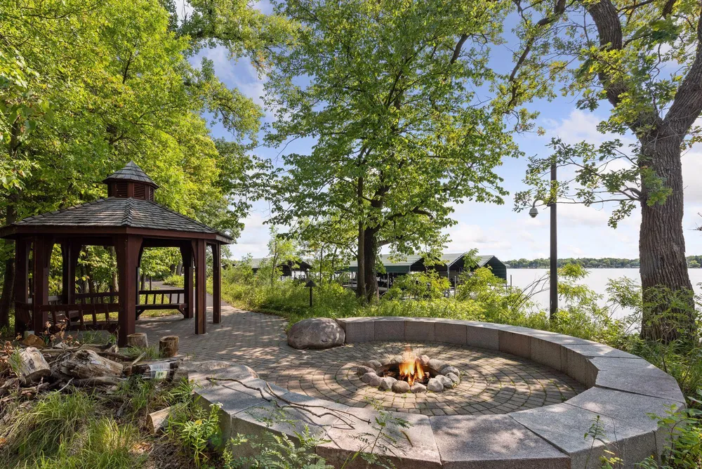 1610 Locust Hills Pl, Wayzata, MN 55391