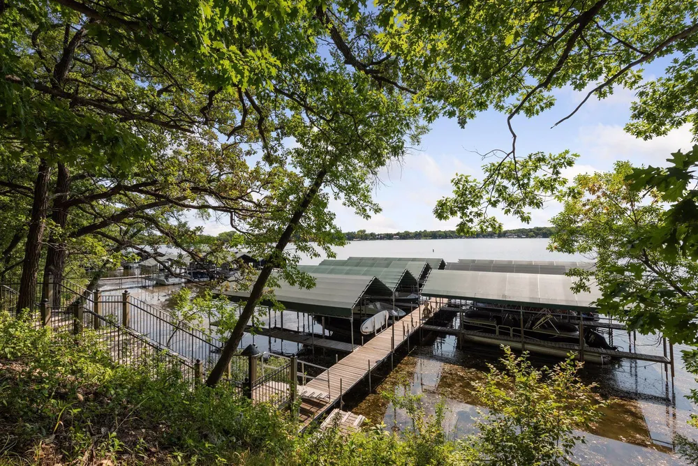 1610 Locust Hills Pl, Wayzata, MN 55391