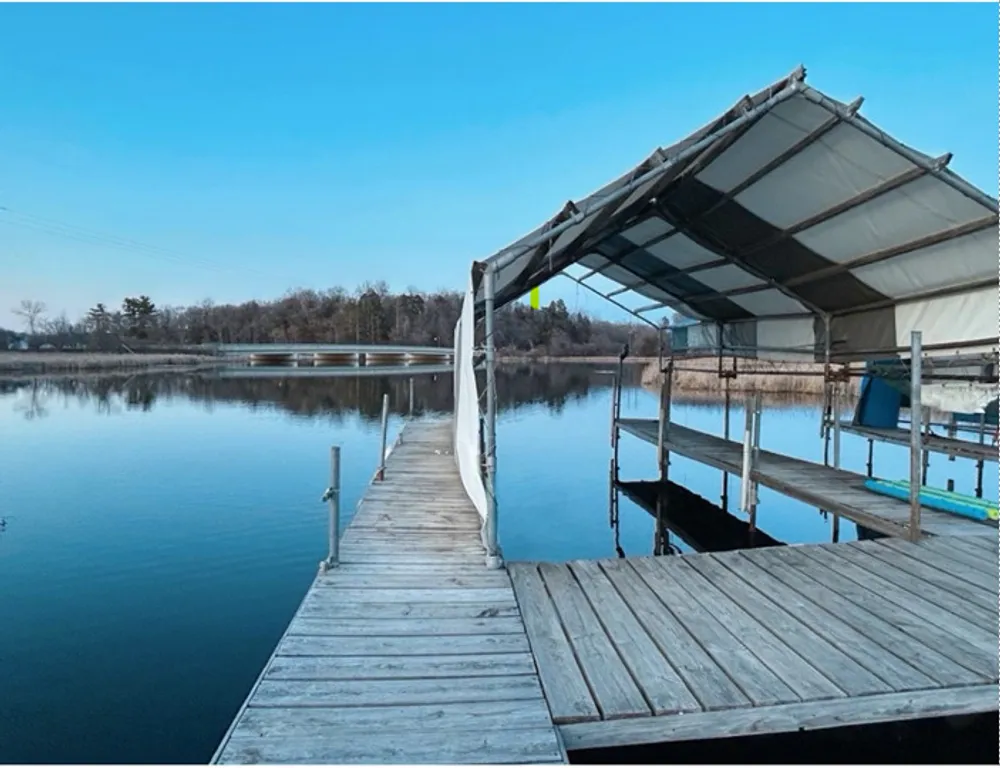 19900 Cottagewood Rd, Deephaven, MN 55331